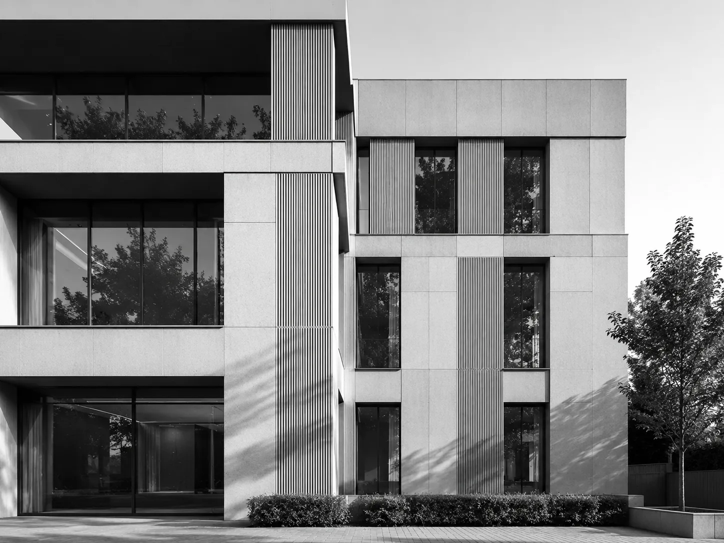 Vorgehängte hinterlüftete Fassade eines modernen Wohnbaus